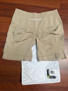 NWT Alphalete Amplify Contour 5” Shorts